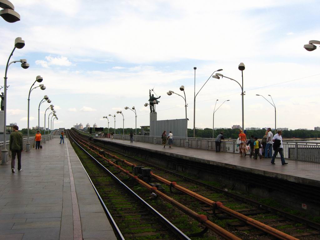 Kyiv — Metro — Line M1 (red)