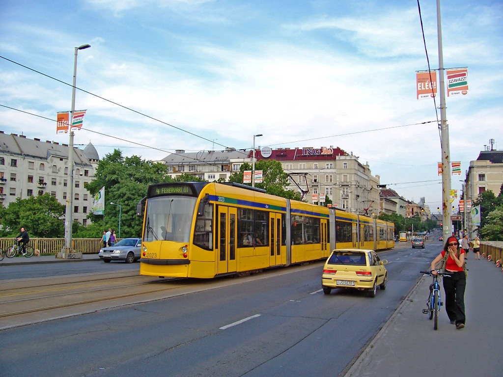 Budapeštas, Siemens Combino Supra NF12B nr. 2023