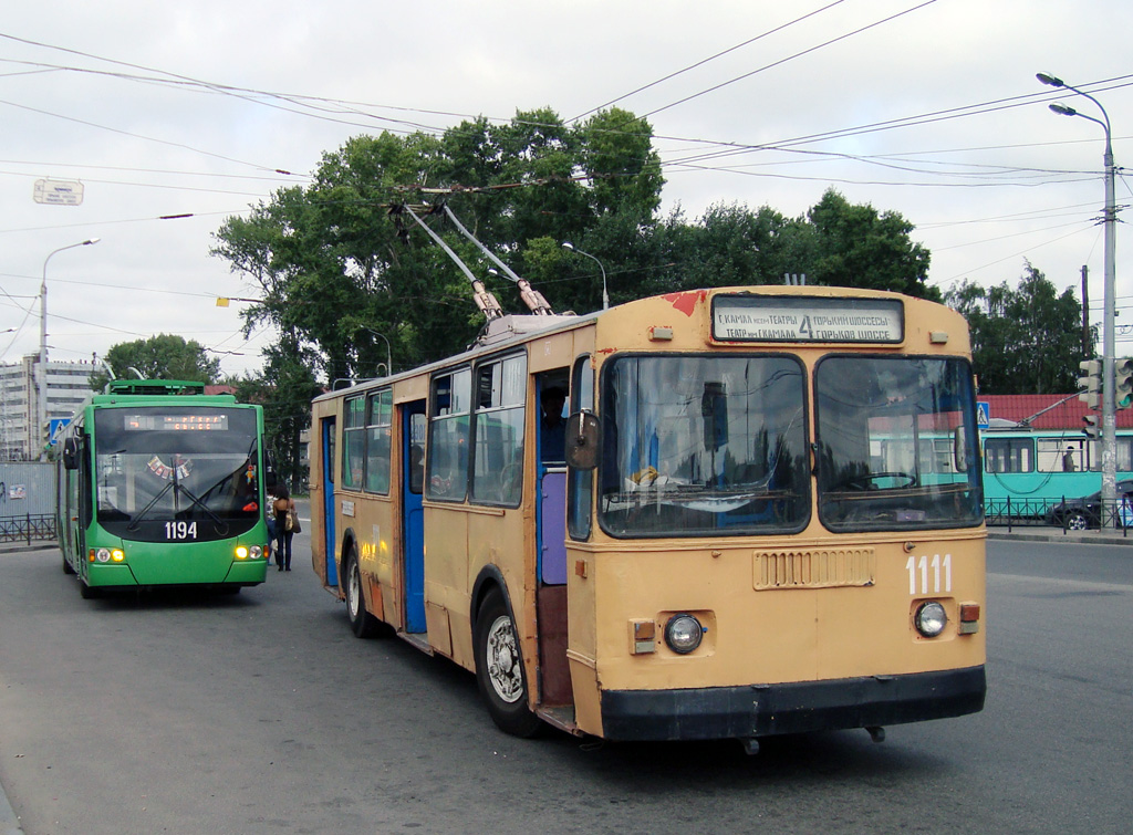 Казань, ВМЗ-5298.01 «Авангард» № 1194; Казань, ЗиУ-682Г10 № 1111