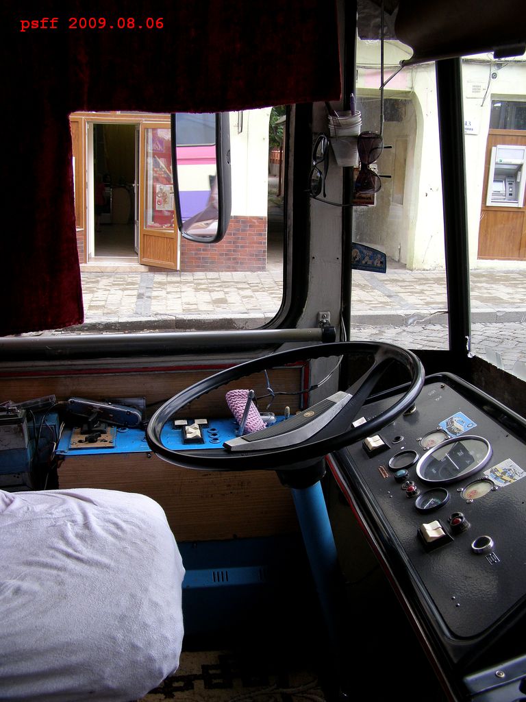 Черновцы, Škoda 14Tr89/6 № 305