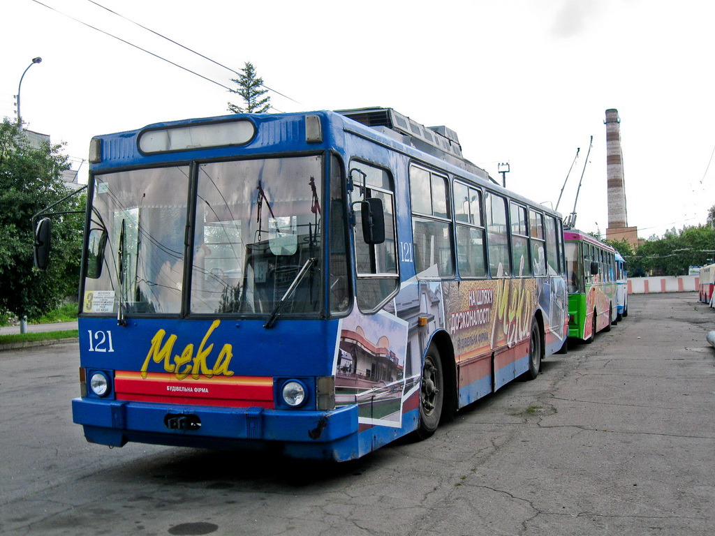 Ровно, ЮМЗ Т2 № 121