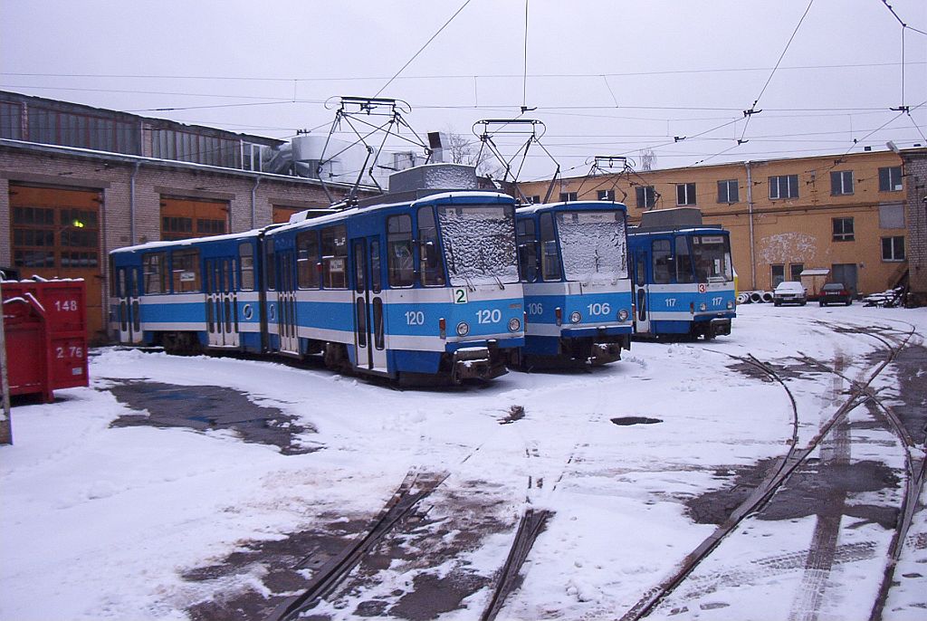 Tallinn, Tatra KT4SU N°. 120; Tallinn, Tatra KT4SU N°. 106; Tallinn, Tatra KT4SU N°. 117