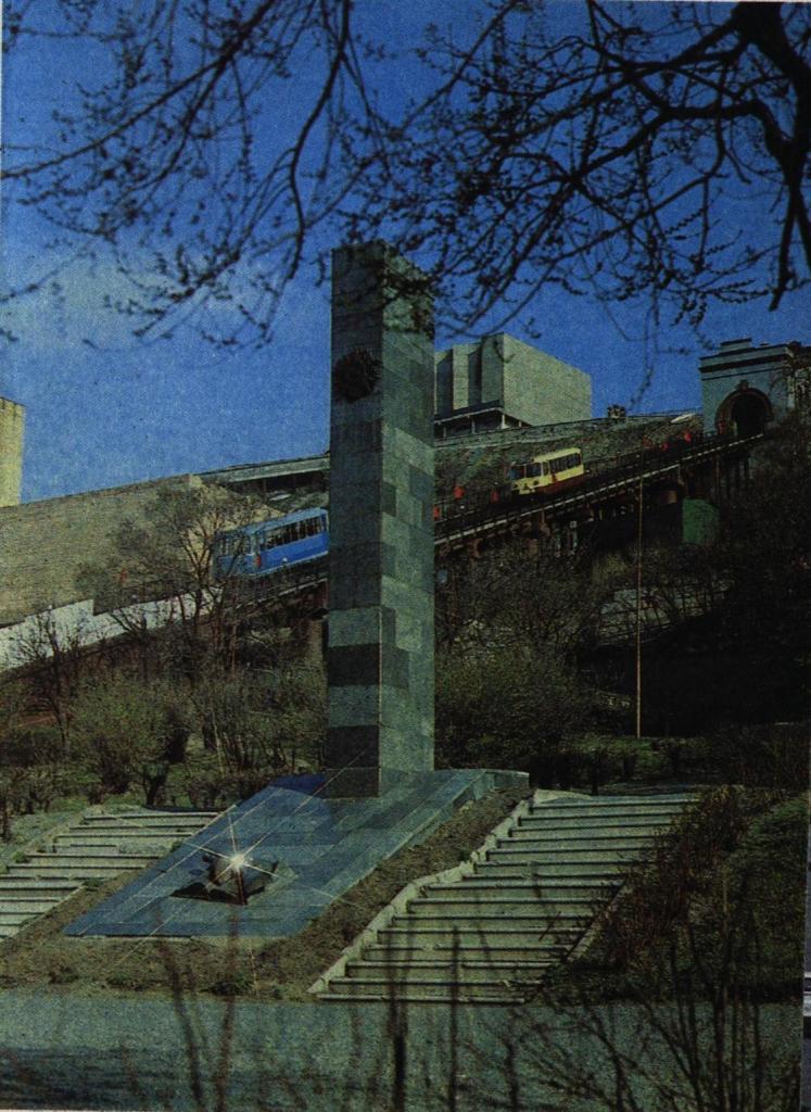 Владивосток, ЛВРЗ-1 № 1; Владивосток, ЛВРЗ-1 № 2; Владивосток — Фуникулёр