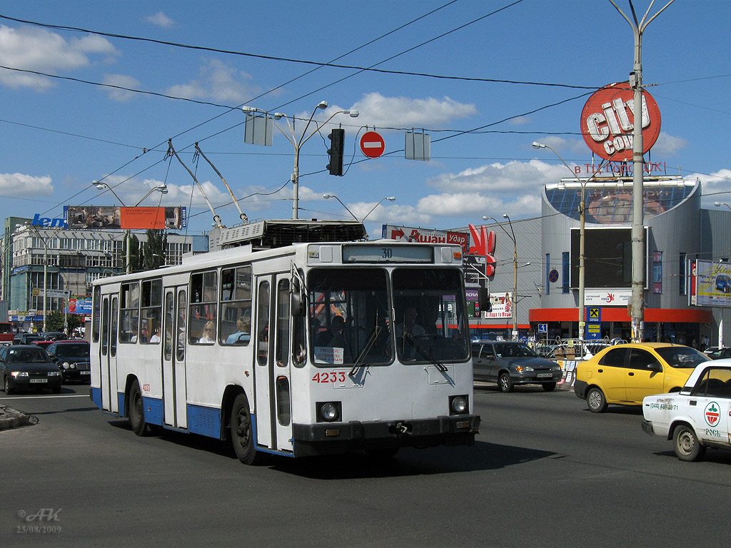 Киев, YMZ T2 № 4233