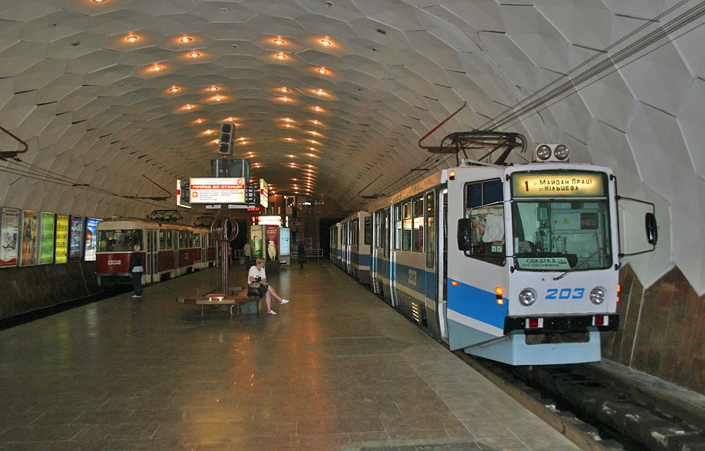 Кривой Рог, 71-611 № 203; Кривой Рог — Покатушки по СТ на тройнике 71-611 СМЕ 203+204+205 от 12 июня 2006 года