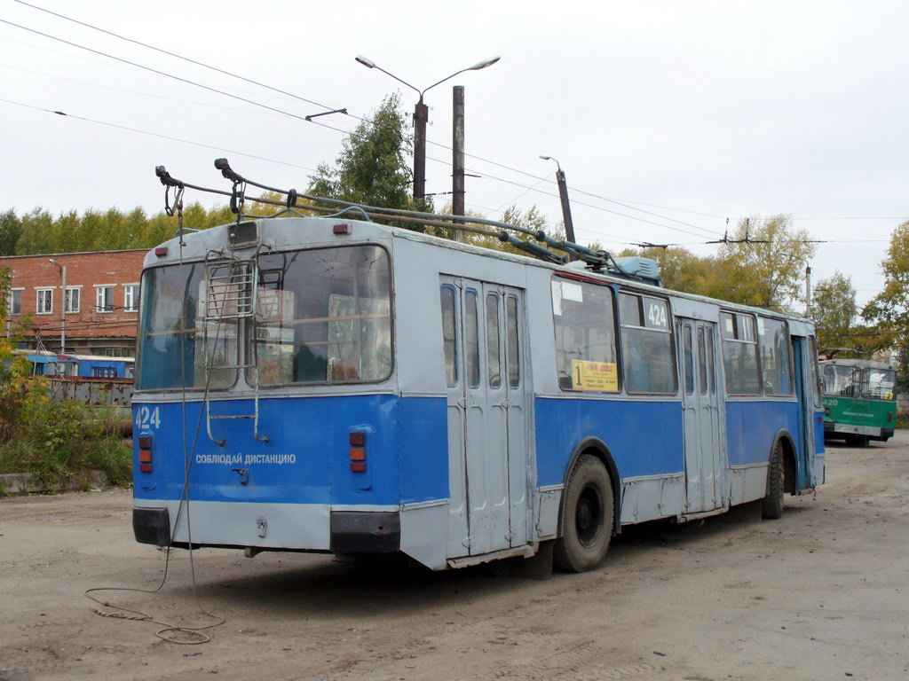 Киров, ЗиУ-682В1 № 424