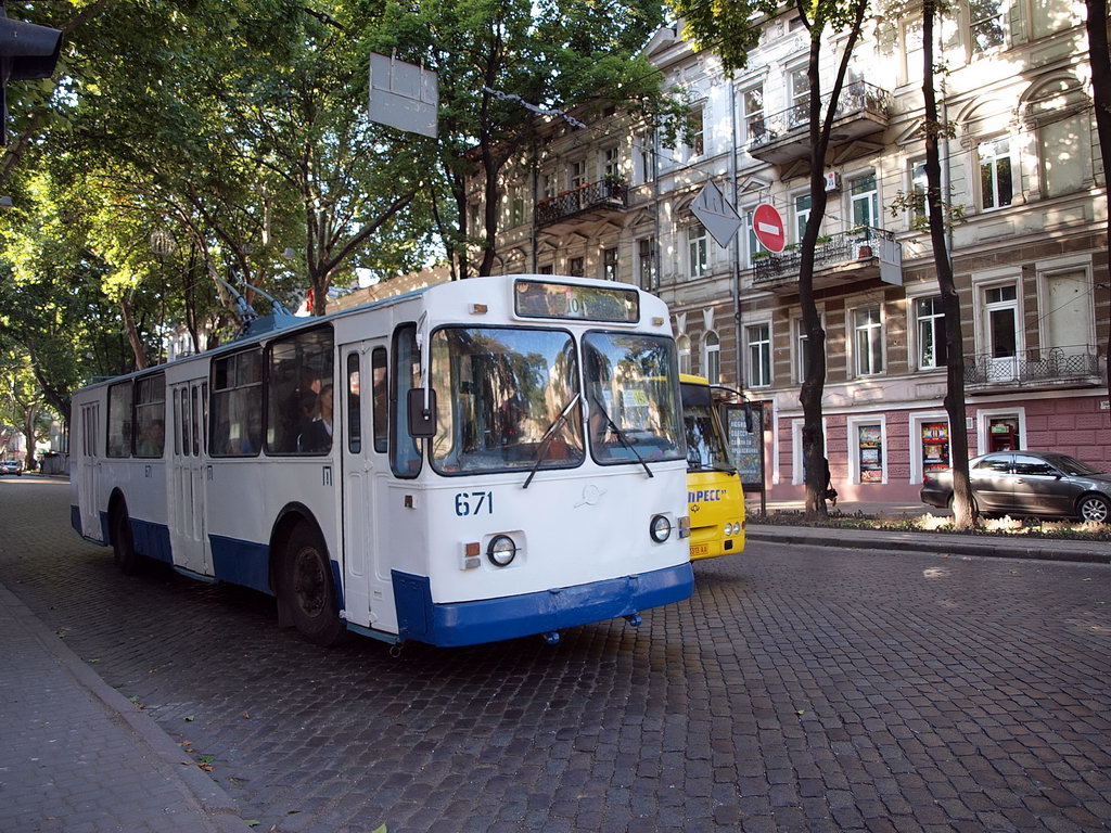 Одесса, ЗиУ-682В-012 [В0А] № 671