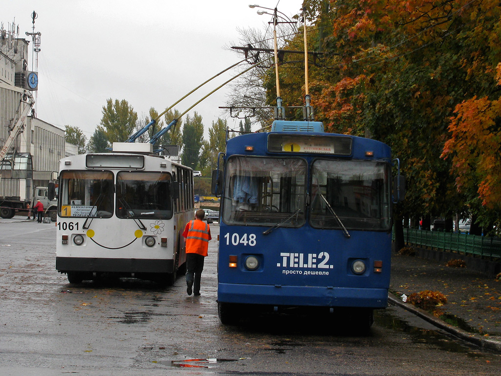 Брянск, ЗиУ-682 (ВЗСМ) № 1061; Брянск, ЗиУ-682В-012 [В0А] № 1048; Брянск — Конечные станции и кольца