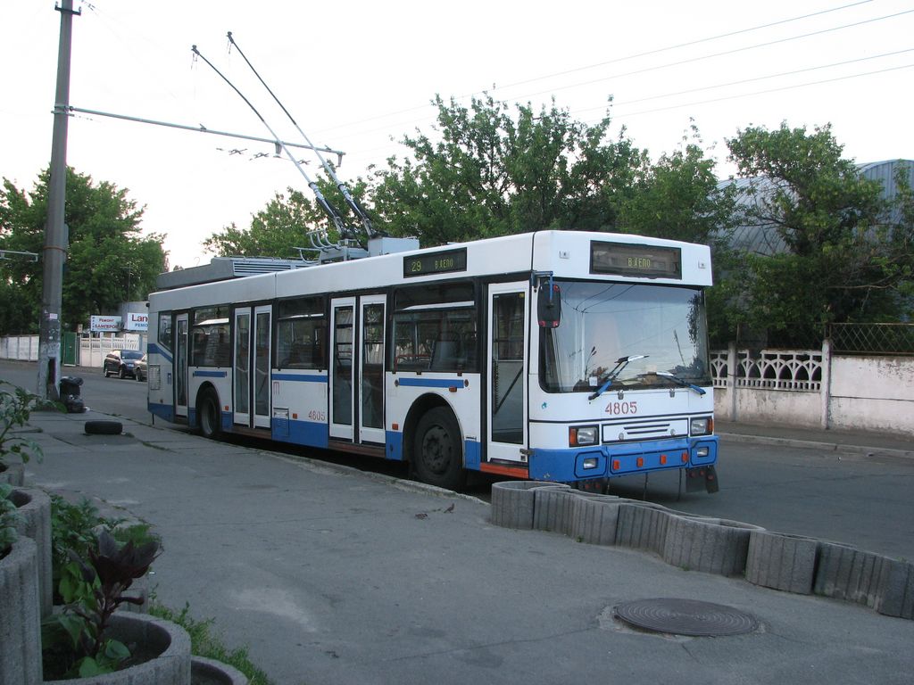 Киев, ЮМЗ E186 № 4805