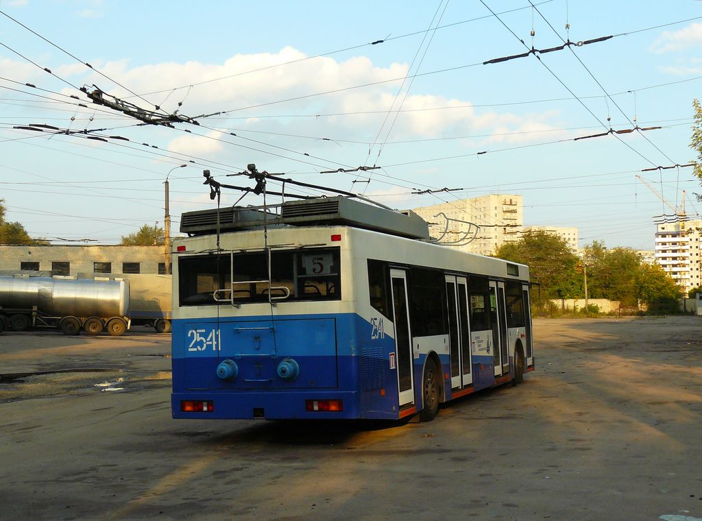 Dnipras, YMZ E186 nr. 2541