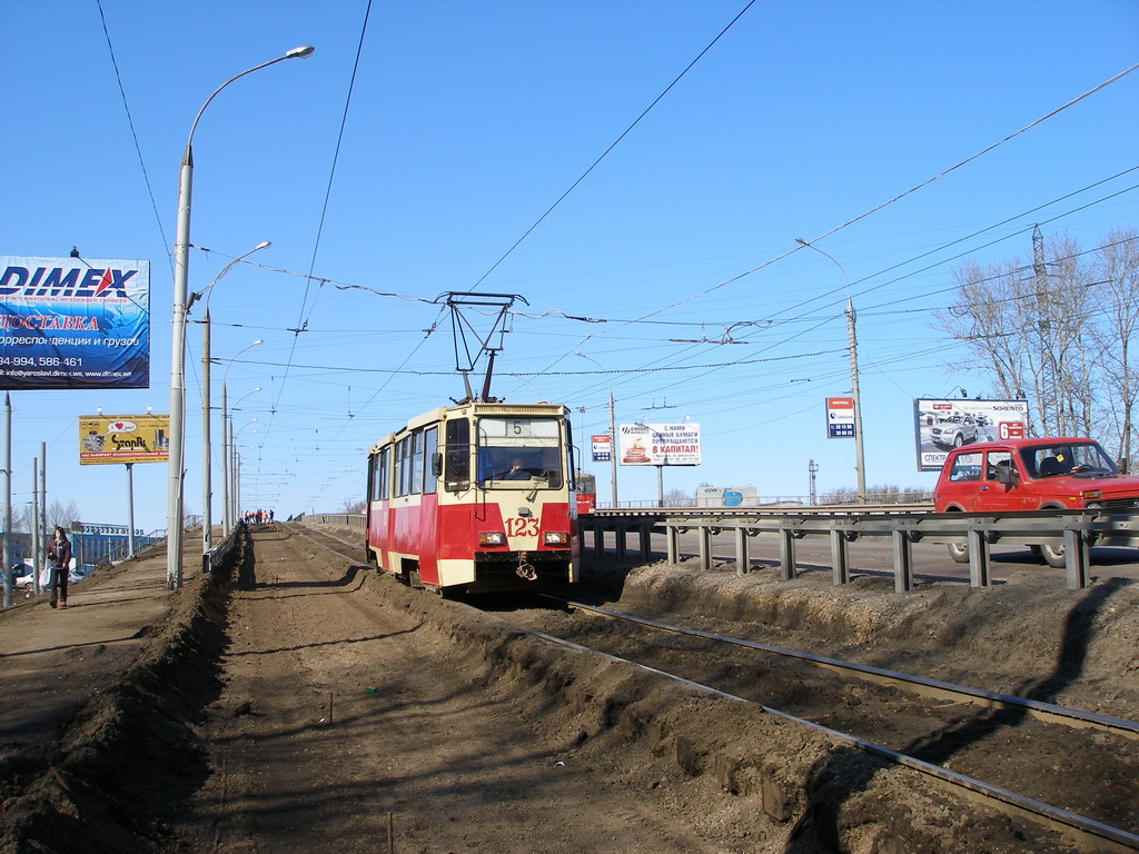 Jaroszlavl, 71-605 (KTM-5M3) — 123; Jaroszlavl — Track repair works