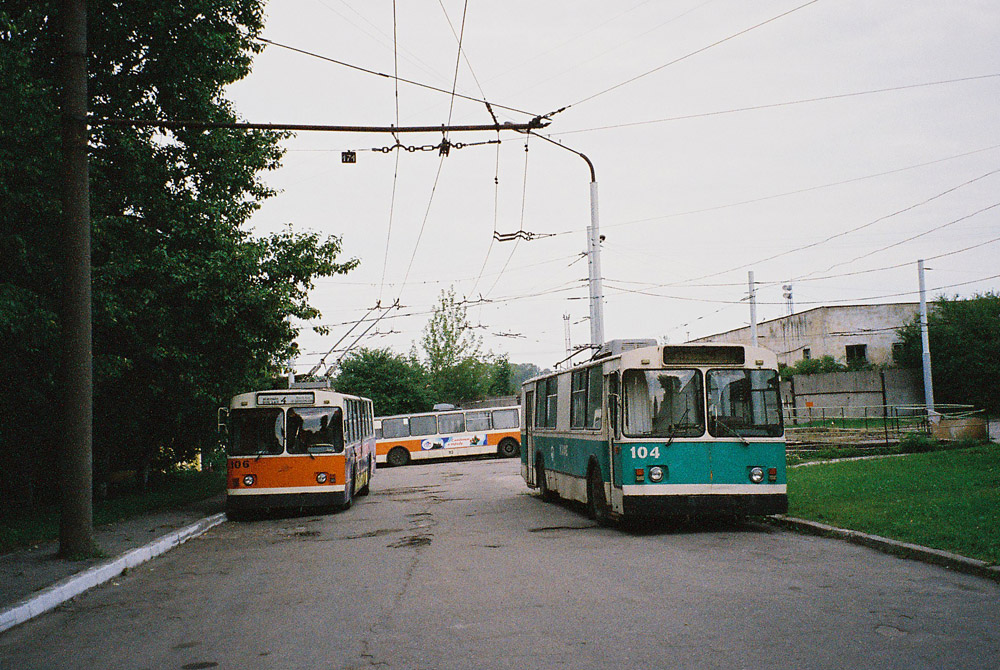 Калининград, ЗиУ-682В [В00] № 106; Калининград, ЗиУ-682В [В00] № 104