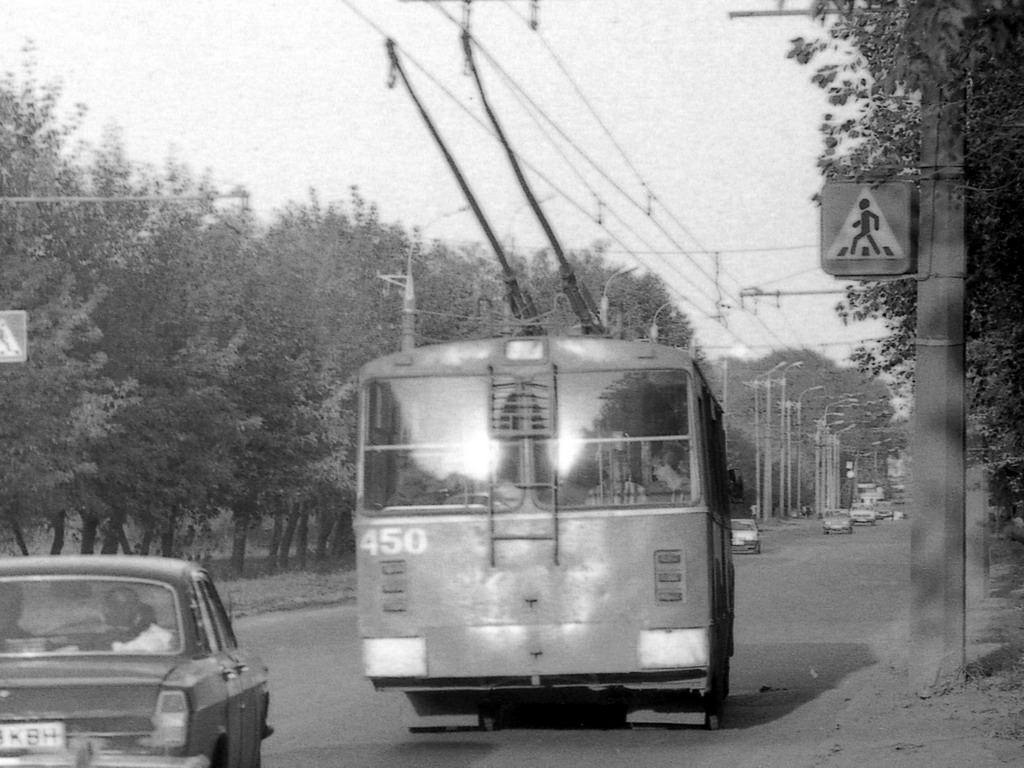 Киров, ЗиУ-682В1 № 450