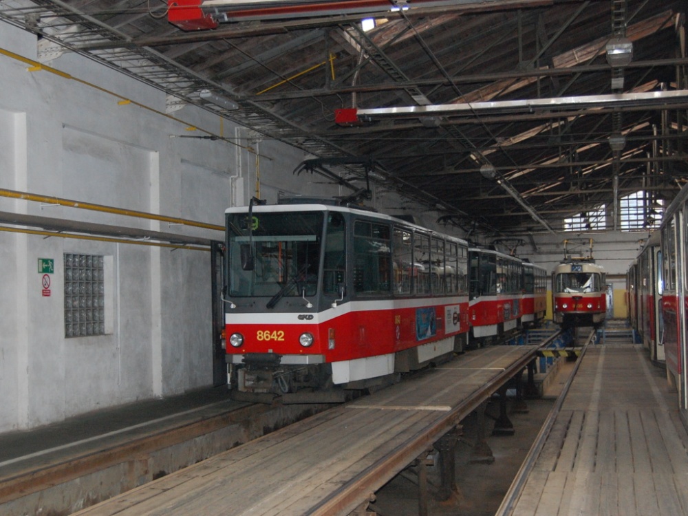 Прага, Tatra T6A5 № 8642; Прага — Трамвайные депо Прага, Tatra T6A5 № 8642; Прага — Трамвайные депо