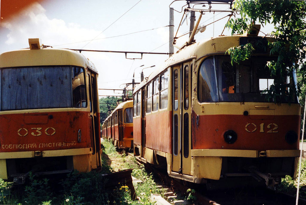 Орёл, Tatra T3SU № 030; Орёл, Tatra T3SU № 012; Орёл — Исторические фотографии [1992-2005]; Орёл — Площадка для законсервированных вагонов