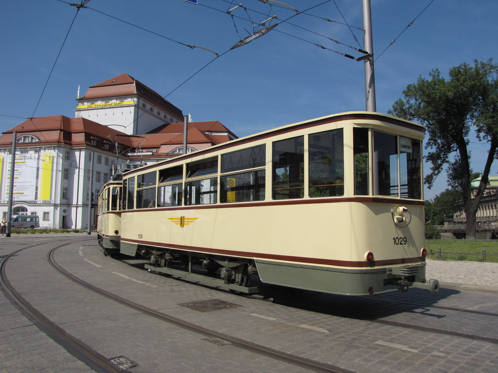 Dresden, Lindner 2-axle trailer car № 1029 (251 310) Dresden, Lindner 2-axle trailer car № 1029 (251 310)