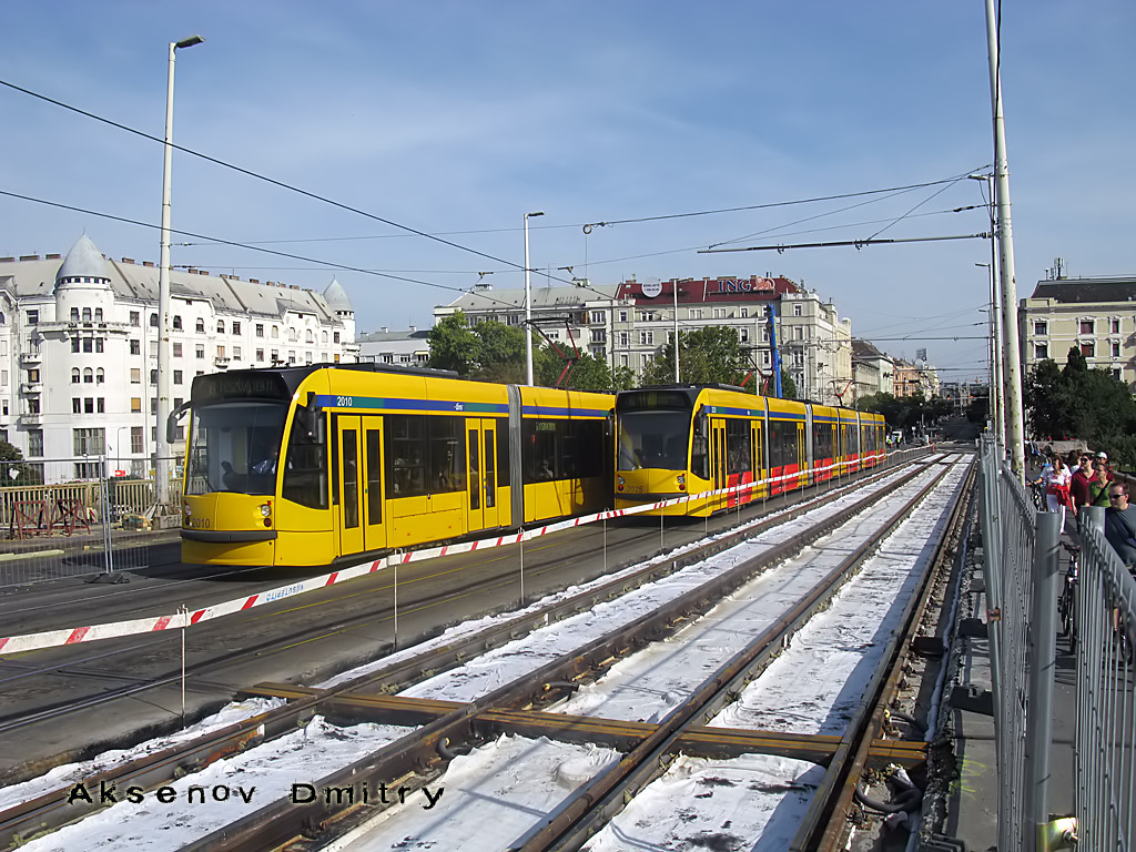 Будапешт, Siemens Combino Supra NF12B № 2010; Будапешт, Siemens Combino Supra NF12B № 2025