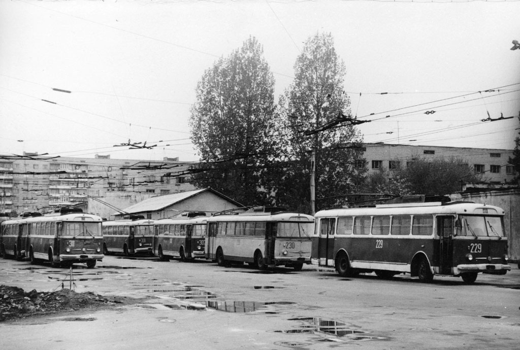 Львов, Škoda 9Tr18 № 311; Львов, Škoda 9Tr18 № 301; Львов, Škoda 9Tr18 № 303; Львов, Škoda 9Tr16 № 230; Львов, Škoda 9Tr16 № 229