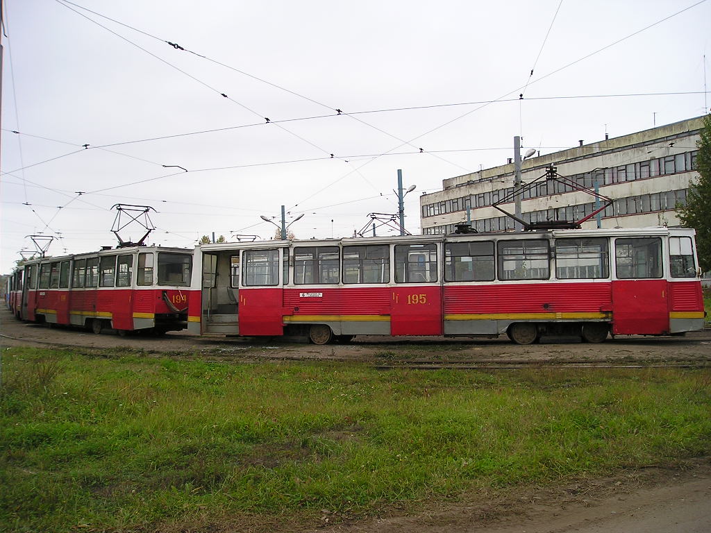 Yaroslavl, 71-605 (KTM-5M3) č. 195; Yaroslavl, 71-605 (KTM-5M3) č. 194