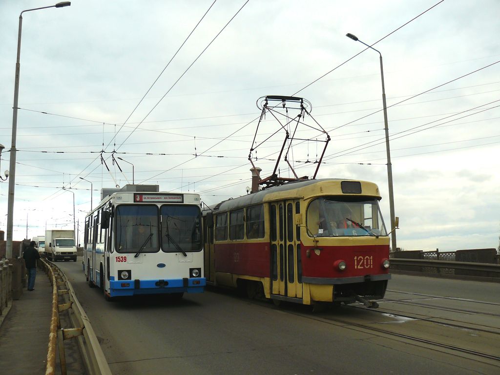 Dnipras, YMZ Т2 mod. 7 nr. 1539; Dnipras, Tatra T3SU nr. 1201