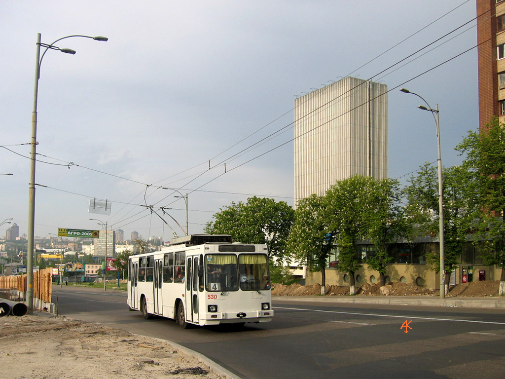 Киев, ЮМЗ Т2 № 530