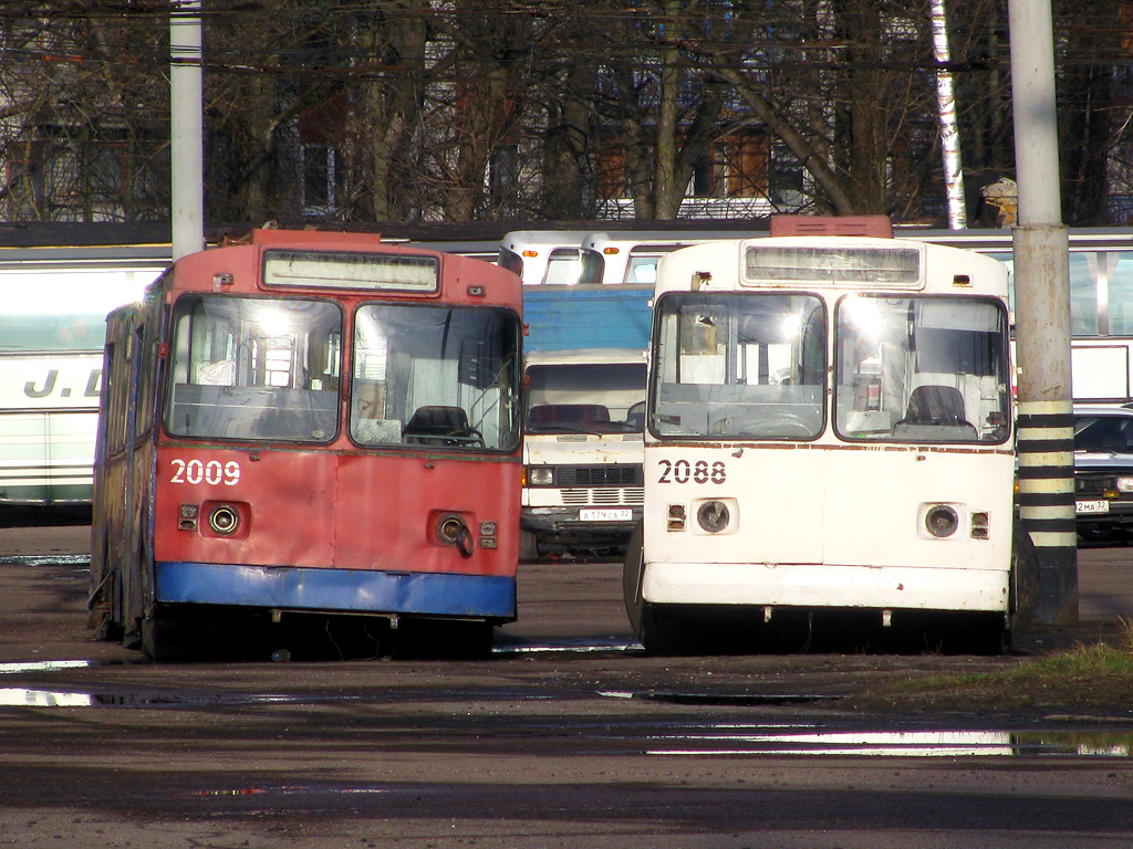 Брянск, ЗиУ-682В-012 [В0А] № 2009; Брянск, ЗиУ-682В-012 [В0А] № 2088