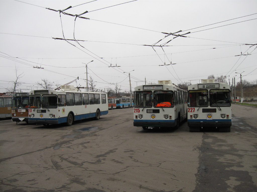 Винница, ЗиУ-682Г-016 (012) № 227; Винница, ЗиУ-682Г-016 (012) № 215; Винница, ЗиУ-682Г-016 (012) № 217