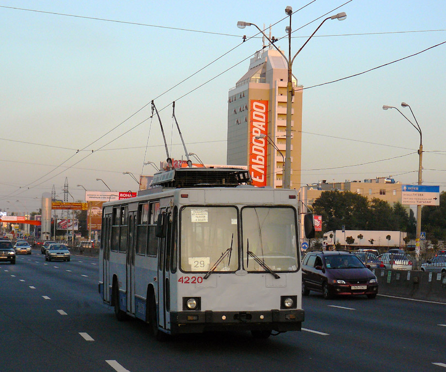 Киев, YMZ T2 № 4220