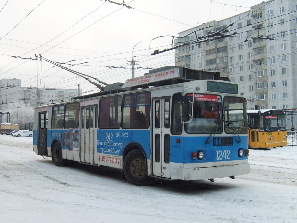 Новосибирск, СТ-682Г № 1242