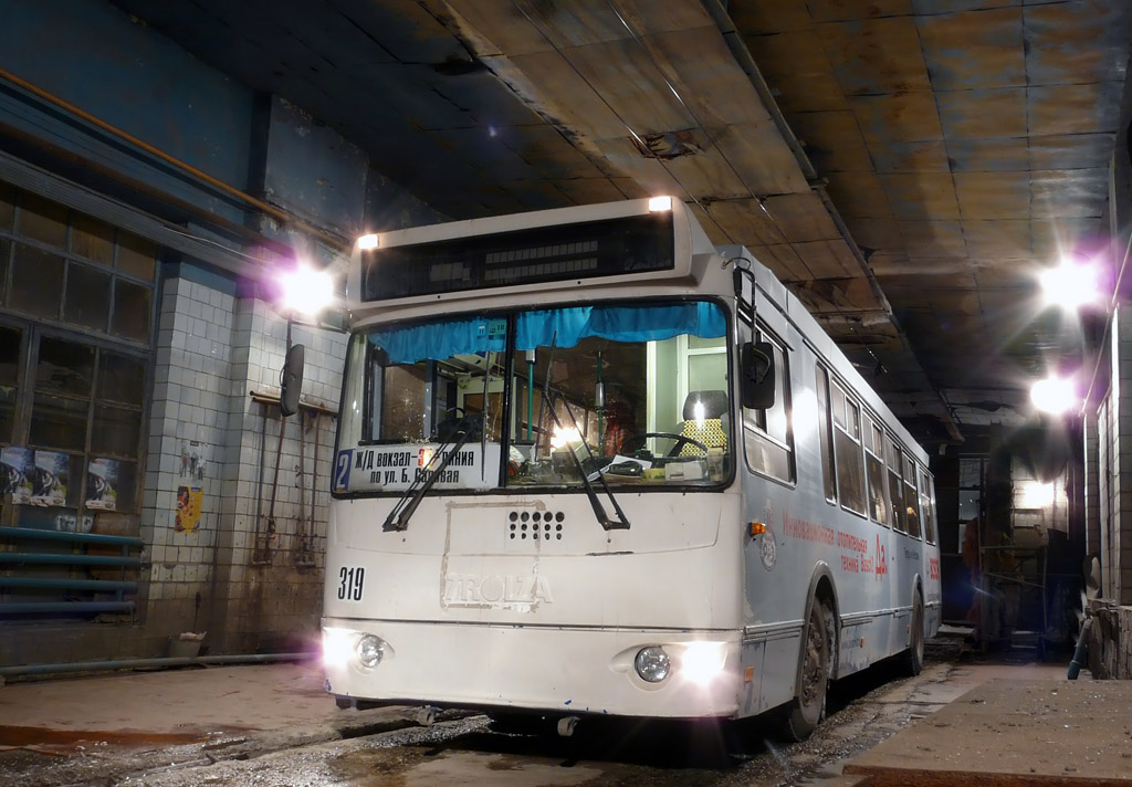 Ростов-на-Дону, ЗиУ-682Г-016.02 (с широкой 1-й дверью) № 319