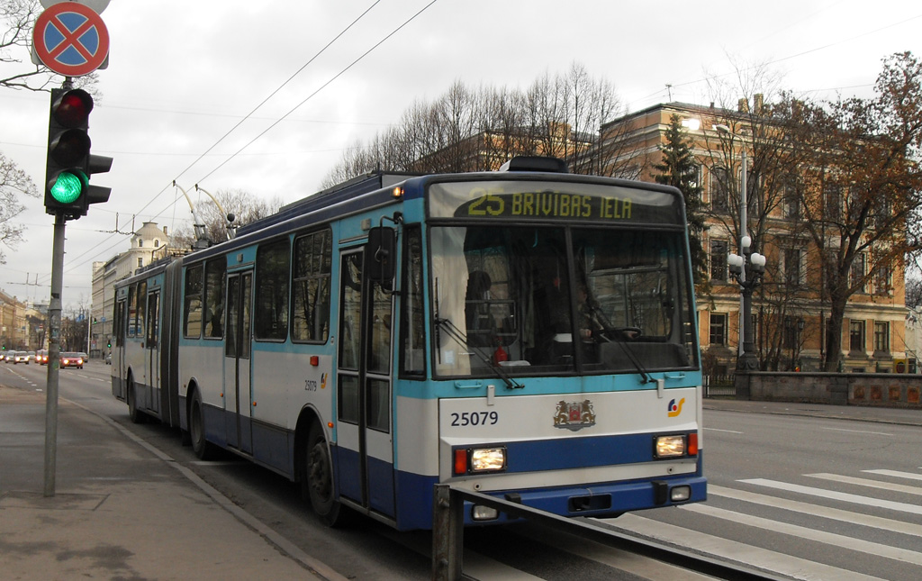Рига, Škoda 15Tr13/6M № 25079