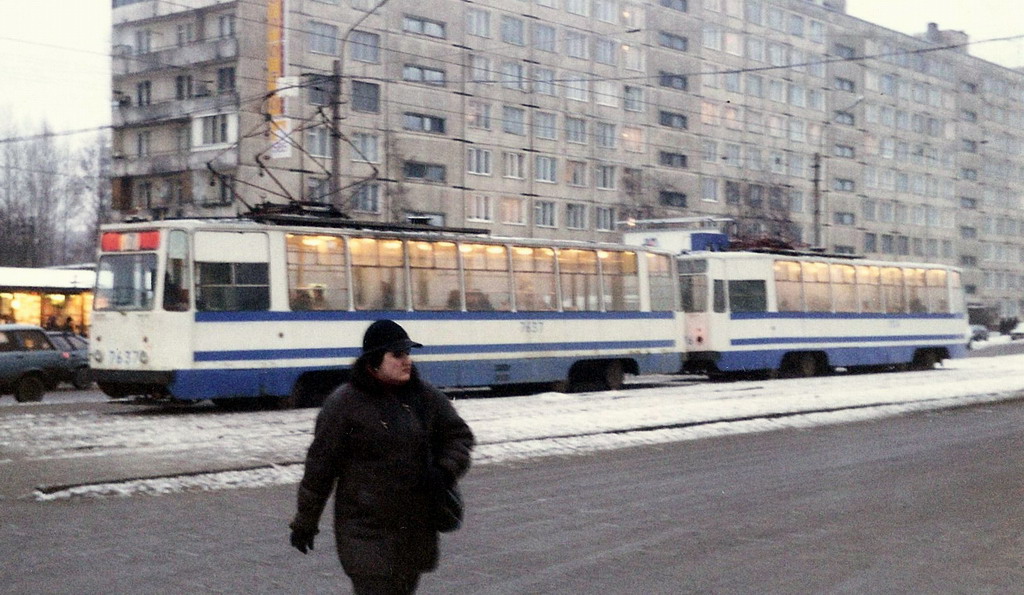 Saint-Pétersbourg, LM-68M N°. 7637; Saint-Pétersbourg, LM-68M N°. 7576