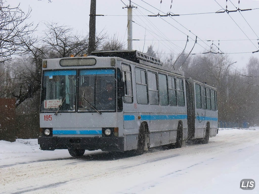 Луцк, ЮМЗ Т1 № 195