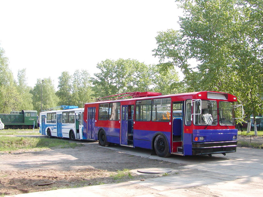 Ярославль, ЗиУ-682Г [Г00] № 94; Ярославль, ЗиУ-682Г [Г00] № 158; Ярославль — Центральная инженерная база МО №81