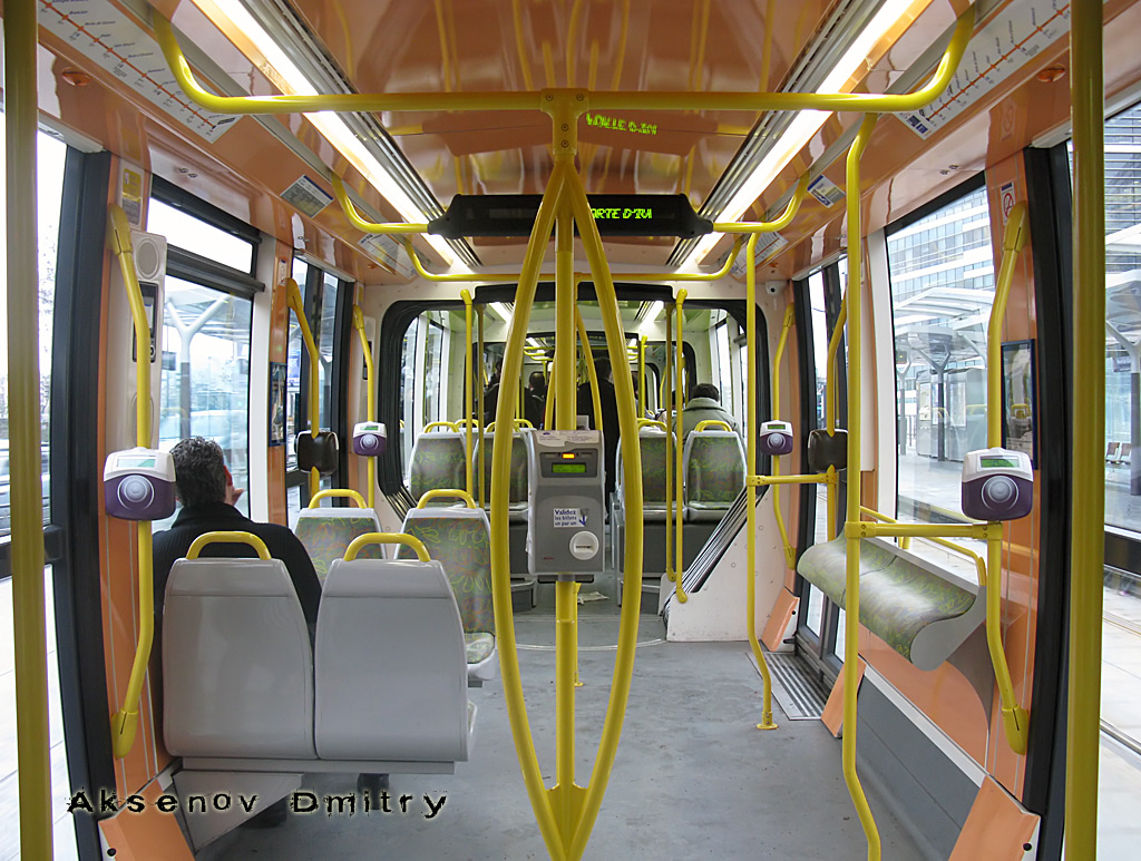 Париж -  Версаль -  Ивелин, Alstom Citadis 402 № 311