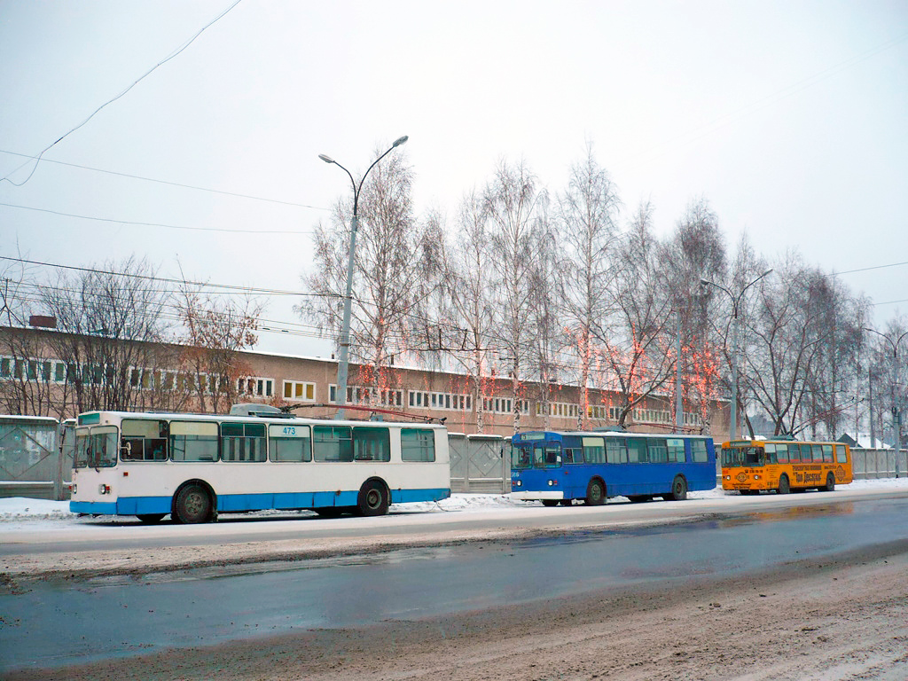 Yekaterinburg, ZiU-682V [V00] # 473; Yekaterinburg, ZiU-682V-013 [V0V] # 506; Yekaterinburg, ZiU-682V-012 [V0A] # 498; Yekaterinburg — Trolleybus lines