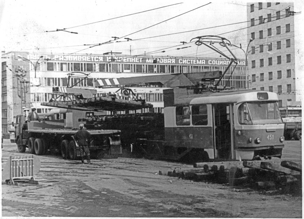 Твер, Tatra T3SU (двухдверная) № 451; Твер — Строительство и ремонт трамвайных путей (1917 — 1991 гг.) Твер, Tatra T3SU (двухдверная) № 451; Твер — Строительство и ремонт трамвайных путей (1917 — 1991 гг.)