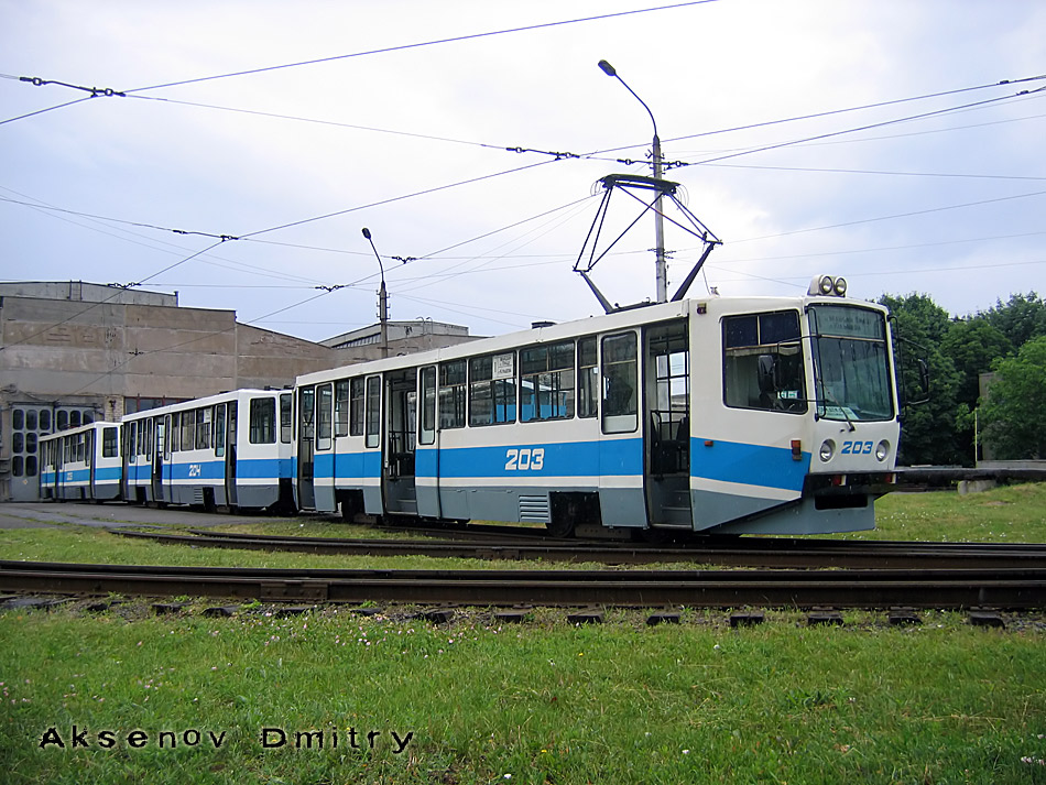 Кривой Рог, 71-611 № 203; Кривой Рог — Покатушки по СТ на тройнике 71-611 СМЕ 203+204+205 от 12 июня 2006 года