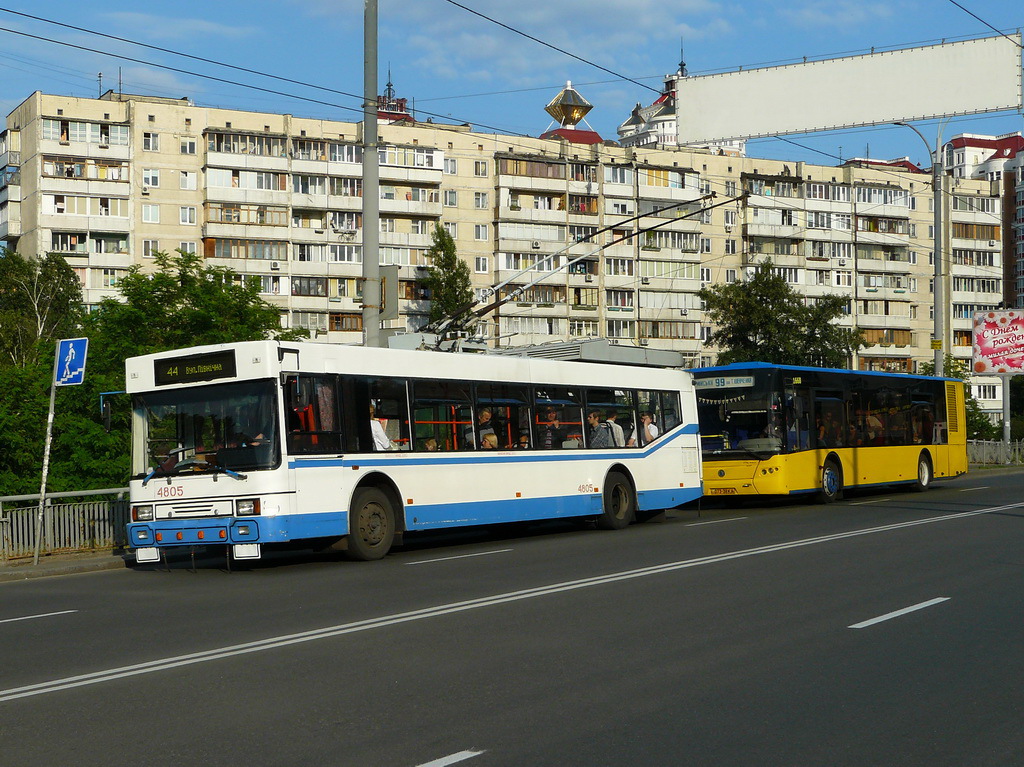 Киев, ЮМЗ E186 № 4805