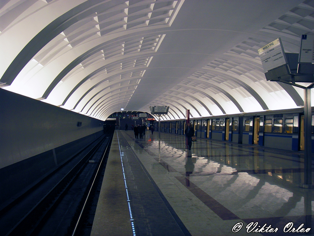 Москва — Метрополитен — [3] Арбатско-Покровская линия