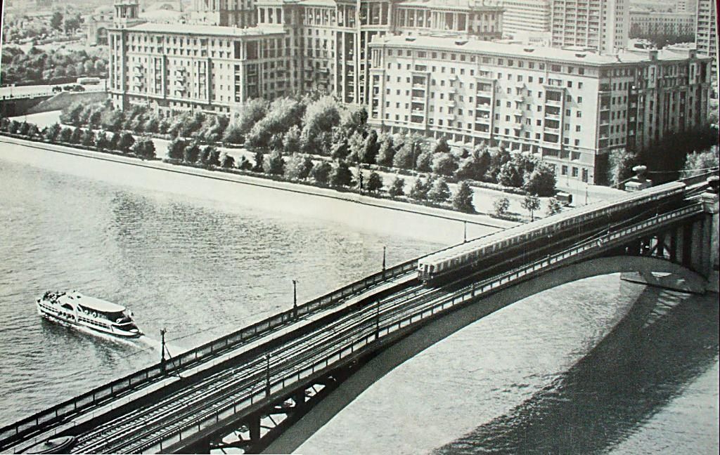 Москва — Метрополитен — [4] Филёвская линия