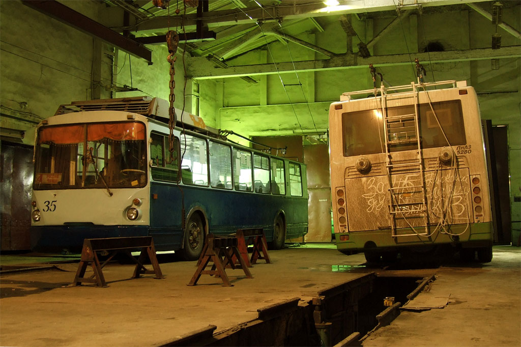 Tver, VZTM-5284 # 35; Tver, LiAZ-5280 # 2