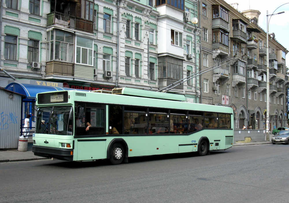 Киев, МАЗ-103Т № 1719