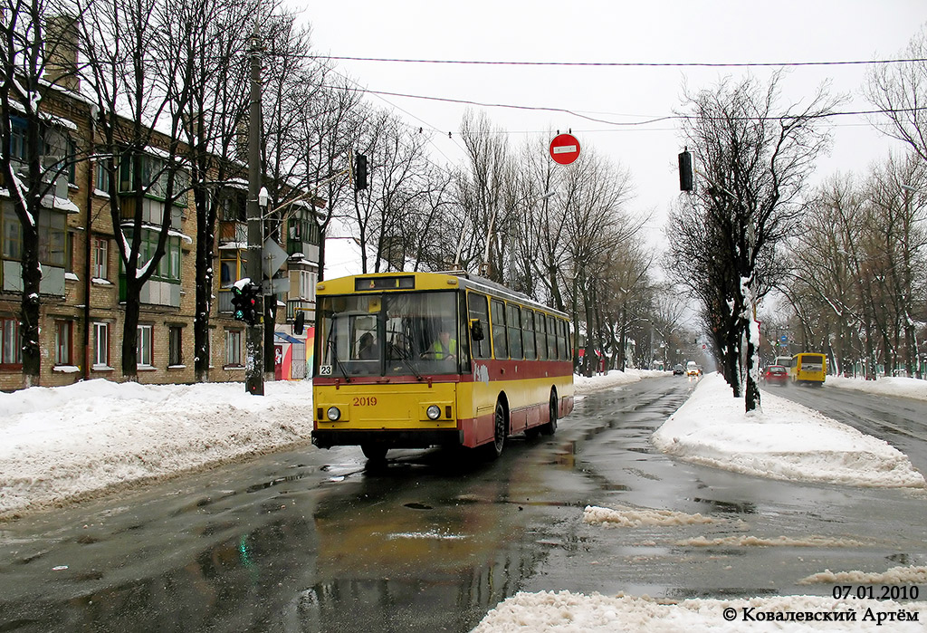 Киев, Škoda 14Tr02/6 № 2019
