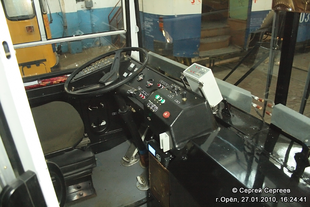Орёл, ЗиУ-682Г-016.05 № 1142; Орёл — Рабочие места водителей, кабины и пульты управления