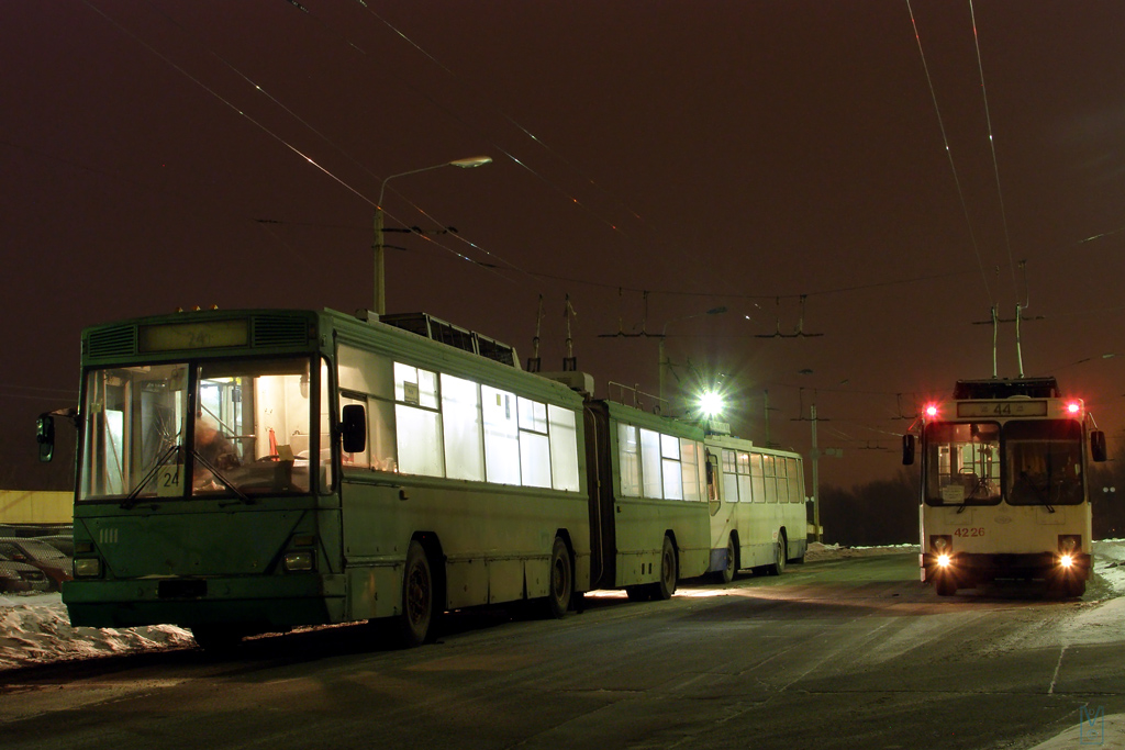 კიევი, Kyiv-12.03 № 1111; კიევი, YMZ T2 № 4226; კიევი — Trolleybus lines: Obolon, Kurenivka, Priorka, Vynohradar