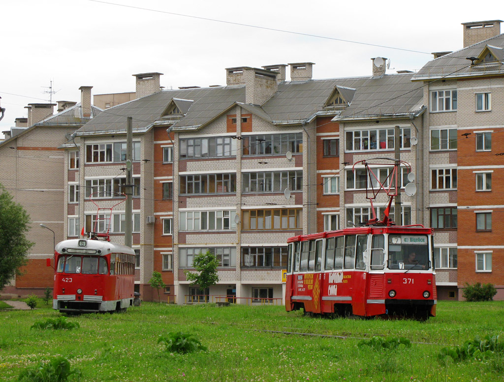 Витебск, РВЗ-6М2 № 423; Витебск, 71-605 (КТМ-5М3) № 371