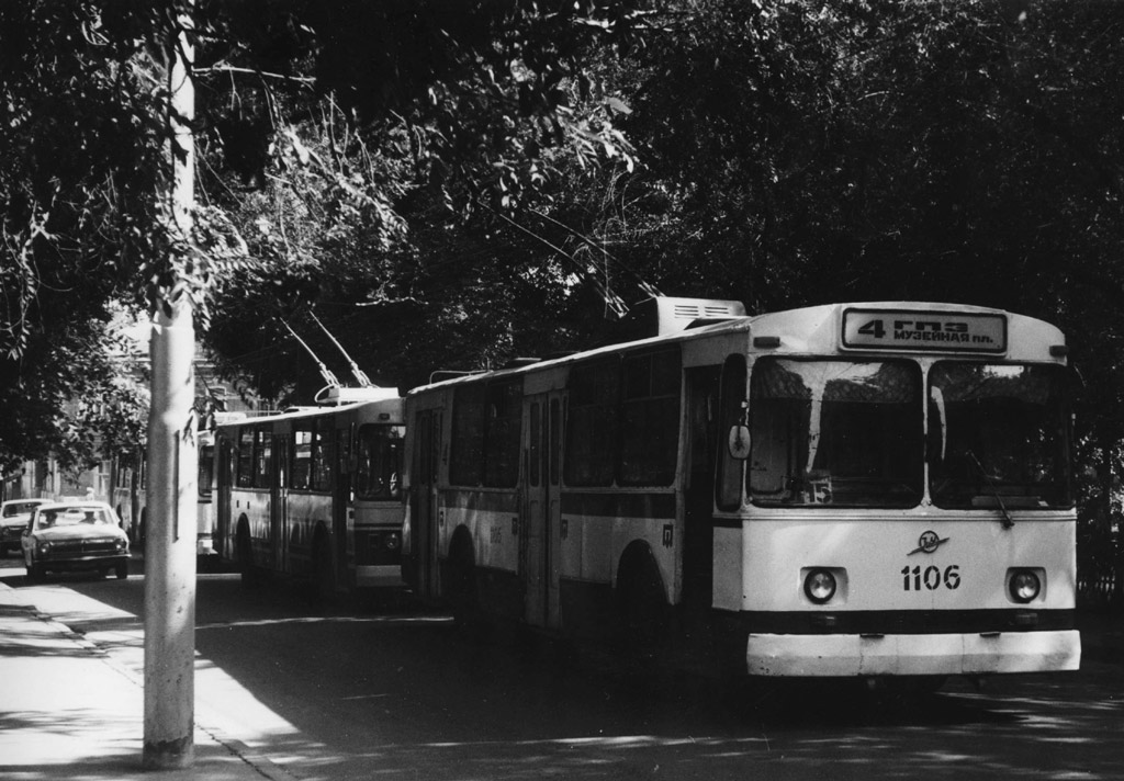 Саратов, ЗиУ-682В № 1106; Саратов — Исторические фотографии