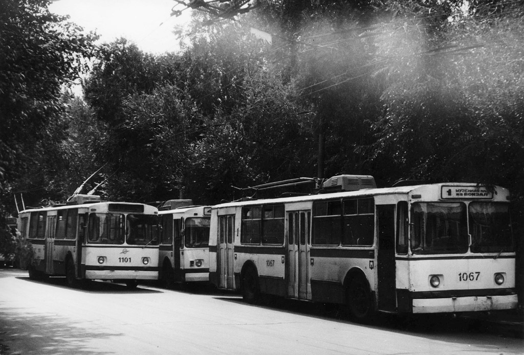 Саратов, ЗиУ-682В № 1101; Саратов, ЗиУ-682Б № 1067; Саратов — Исторические фотографии