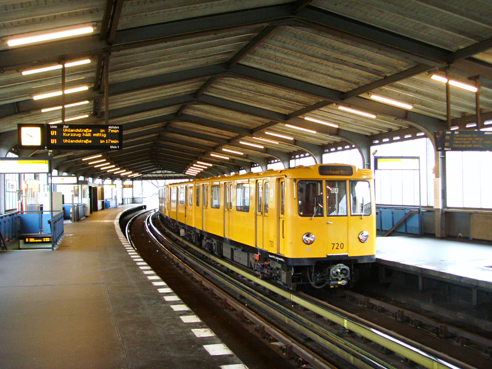 Berlín, BVG A3L71 č. 720; Berlín — U-Bahn — line U1; Berlín — U-Bahn — Lines and infrastructure